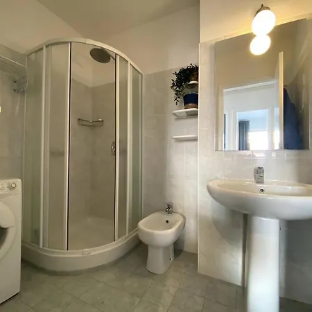 Le Garavan-vue Mer-plage-clim-terrasse * Menton