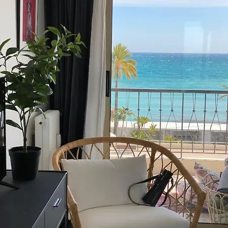 Appartement Le Garavan-vue Mer-plage-clim-terrasse