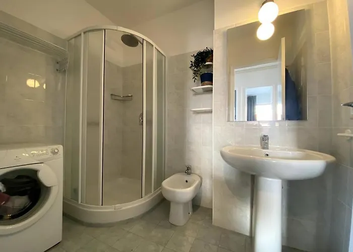 Le Garavan-vue Mer-plage-clim-terrasse * Menton