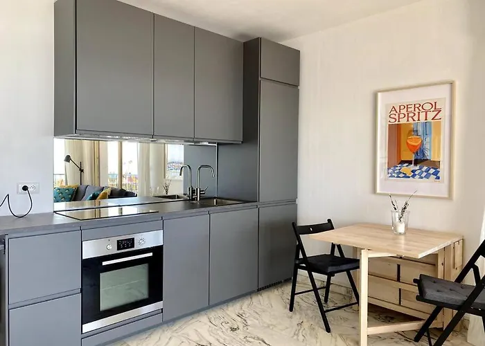 Apartamento Le Garavan-vue Mer-plage-clim-terrasse *